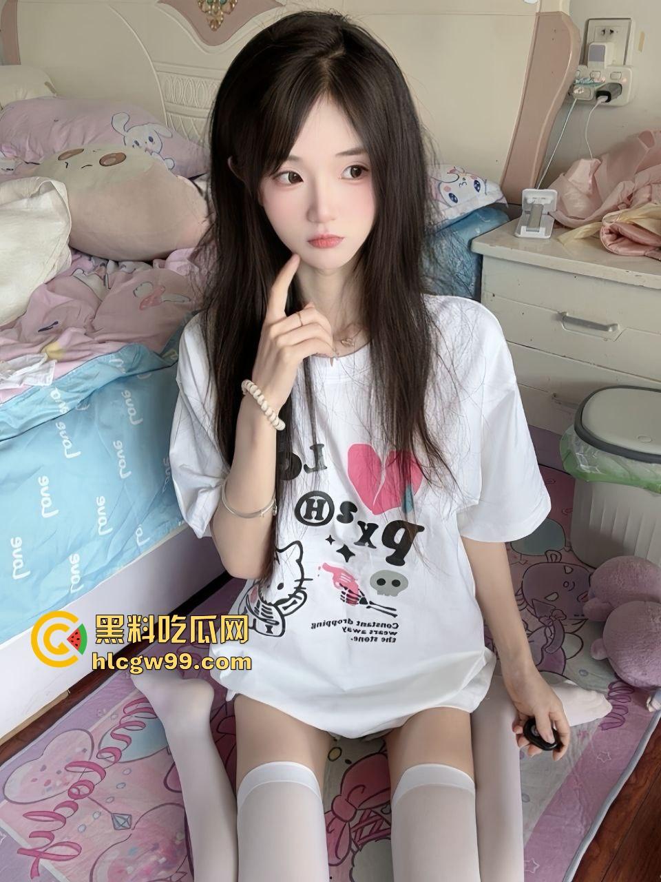 情侣出租屋极简啪啪，没有床只有床垫也能约，美女娇羞到脸红，叫声又奶又甜直接把人听硬！-5