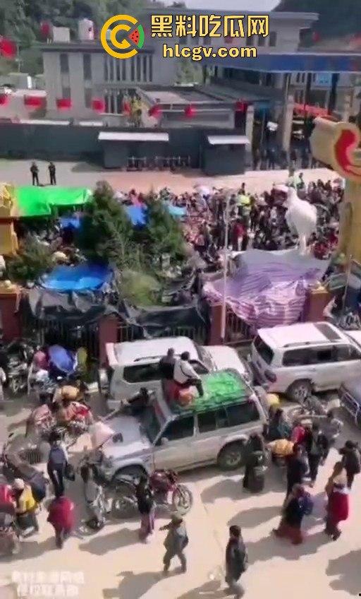 缅甸克钦邦战乱难民潮!百姓涌向腾冲口岸求庇护,中国军队严防死守绝不让难民入境!-7