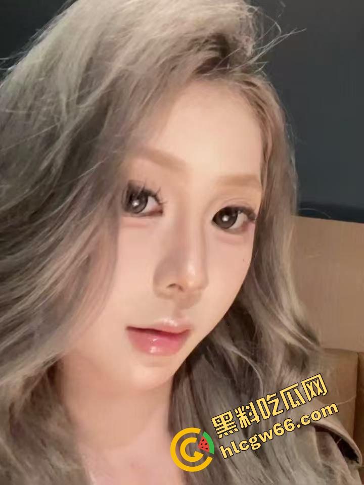 海角乱伦大瓜19岁嫩女【小亚】跟老爹暧昧搞乱床，嫩缝让爹操翻还跟男友共享骚洞，小白袜踩鸡巴！-1