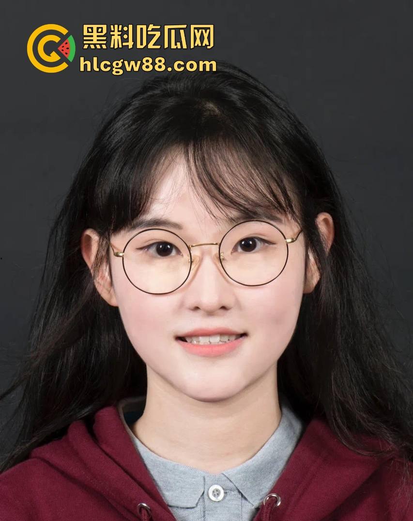 广东工业大学眼镜学生妹【周扬莹】男友相约酒店 情趣睡衣先上阵 男友大量精子往逼里面猛灌的视频曝光!-1