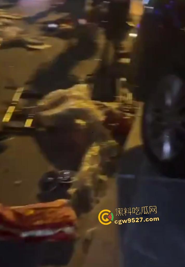 9月2日晚上广州海珠鹤洞桥底,合创汽车开智驾直接冲撞行人,连幼童都撞飞了,这智驾怕不是失了智吧?-7