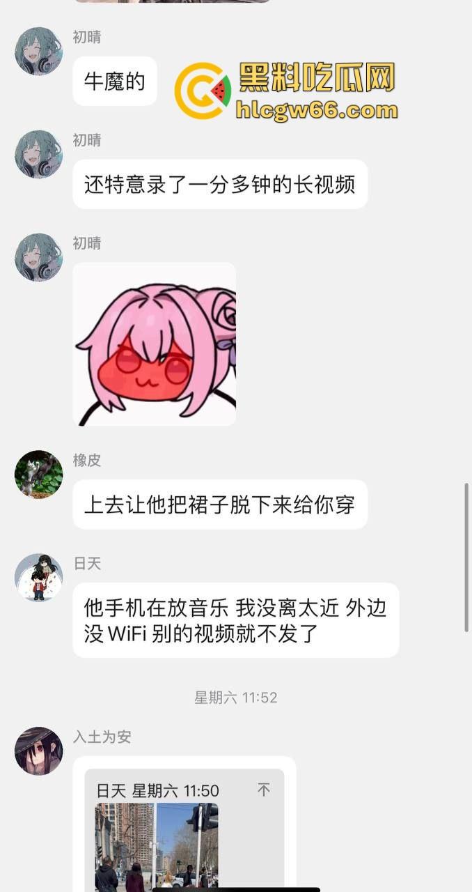 烟台街头惊现男娘哥斯拉 大叔穿白裙戴金假发扯着光腿神器当街起舞 路人全员respect!-1