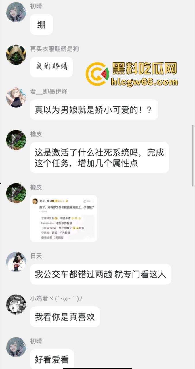 烟台街头惊现男娘哥斯拉 大叔穿白裙戴金假发扯着光腿神器当街起舞 路人全员respect!-3