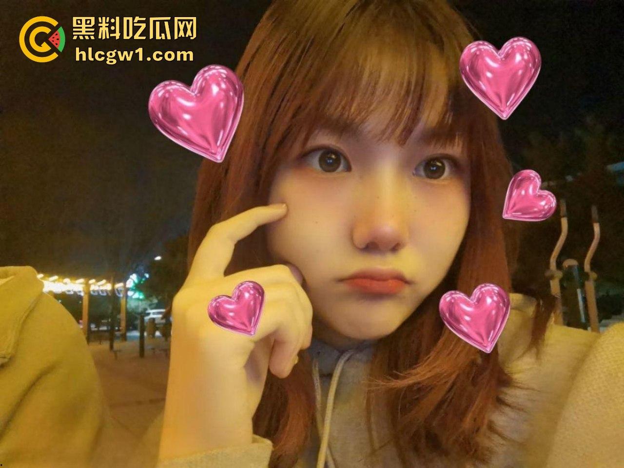 天津财经学院大三学姐【杨敏允】自拍流出!00后小妹子骚得很,和男友玩得真开!-1