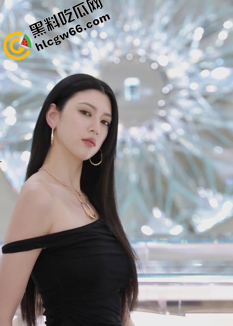 连女人都想舔的白奶【三吉彩花】首次露点片段疯传，奶子好大好翘简直就是尖椒巨乳，日本男星估计操烂她了！-7