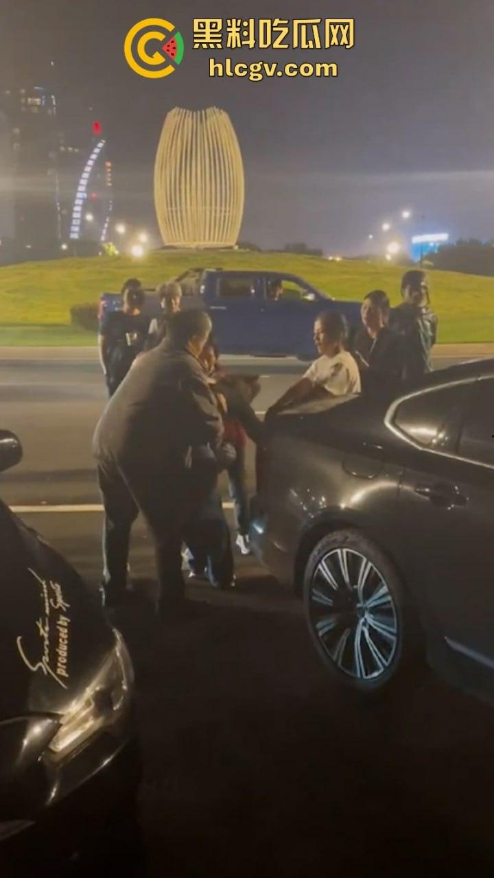 福州女子给已婚男发暧昧信息天天发骚 全家总动员婆媳联手抓小三  打成狗了这是！-5