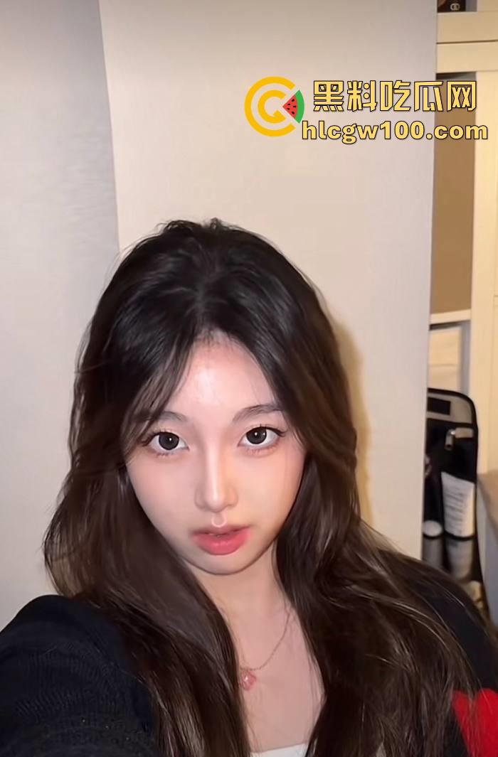 上海戏剧学院骚逼【刘静雯】地下车库到商场男厕全开花，黑丝母狗本性全开发，嗷嗷叫爸爸别顶了要被操死了！-2