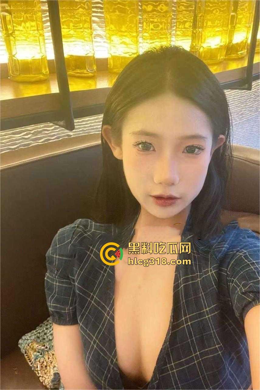 酒吧新认识的清纯大学生【吴筱莉】发情母狗俩杯拿下,极品身材性爱时反差十足,无套狠狠满足!-4