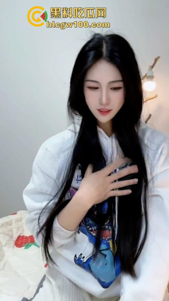 推特【zhuhentai】最抽象癫狂的骚母狗 摆出各种及其夸张的姿势和表情 再多看一眼我都怕她吃了我-2