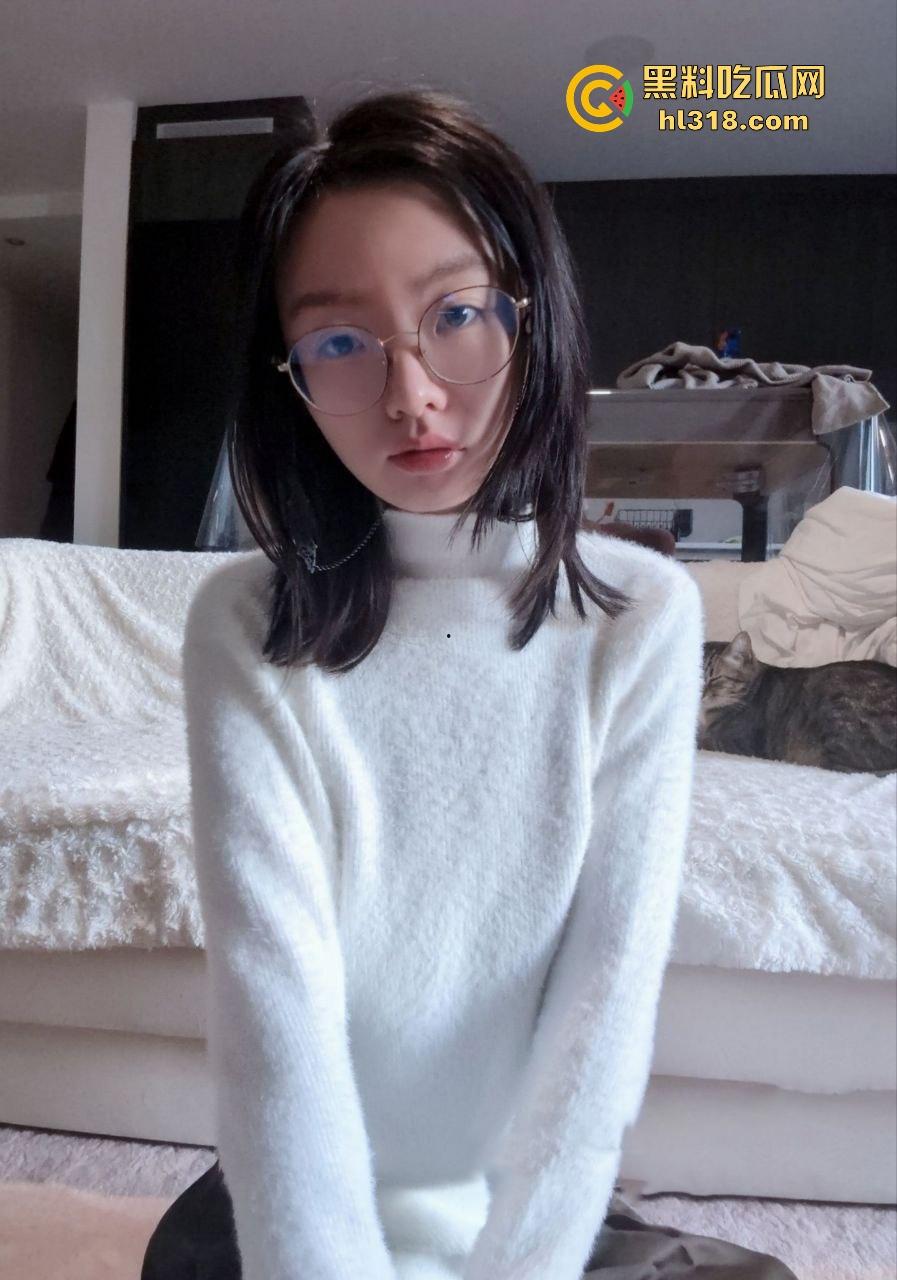 浙江大学学霸师姐【萧诗怡】自慰视图曝光流出,极品眼镜反差母狗,清纯人设崩塌,私生活淫乱无比!-1