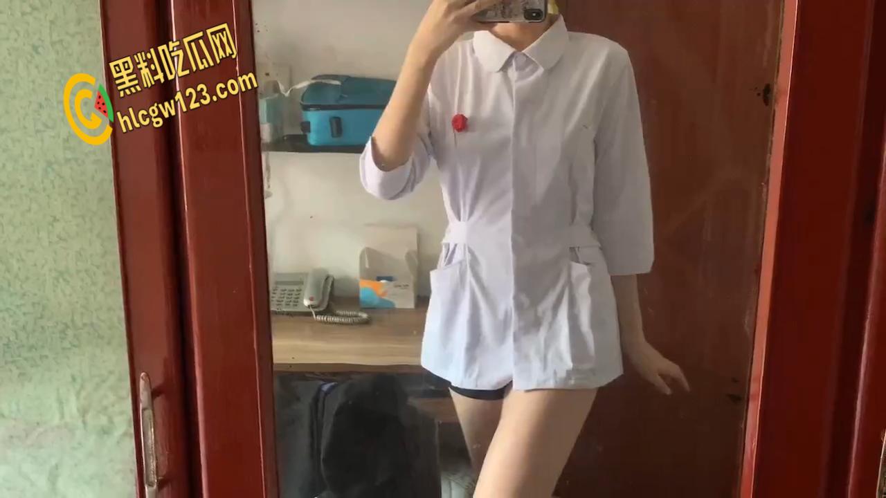 刚毕业清纯小护士,萝莉脸甜美得像初恋,脱下白大褂骚到爆!白嫩翘臀情趣装勾人 !-5