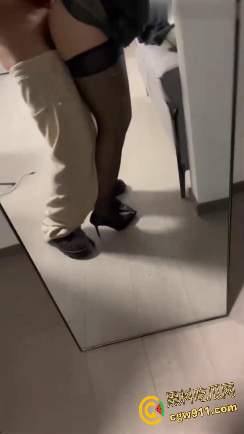 迷奸女儿包臀裙黑丝老师,春药上头高跟鞋跪地口交,翘臀母狗被无套内射,人民教师也一样骚!-4