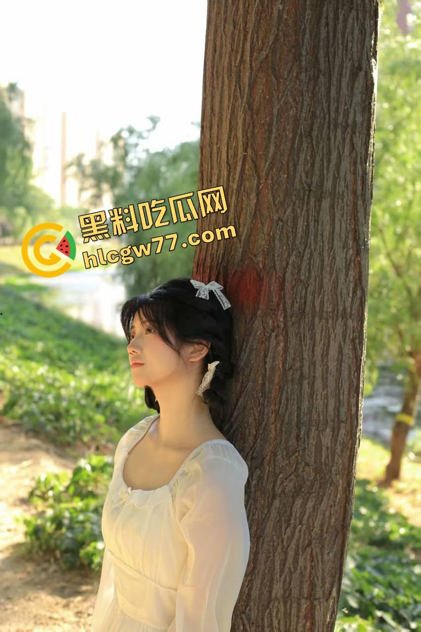 爆艹JK制服骚精【宁璃】被爆干到翻白眼求内射，白丝裹腿浪到整间屋子都是逼味儿！-1