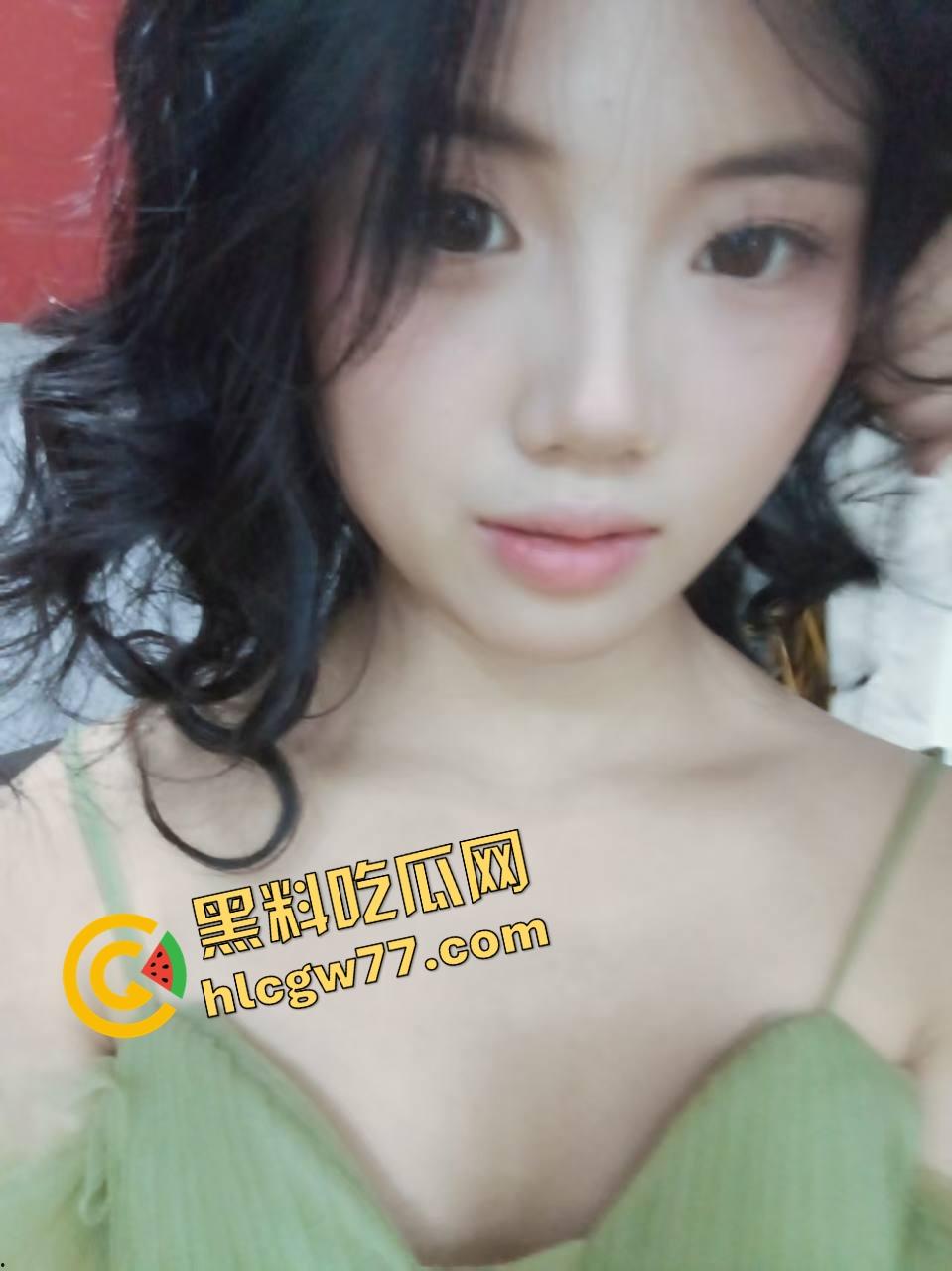 爆艹JK制服骚精【宁璃】被爆干到翻白眼求内射，白丝裹腿浪到整间屋子都是逼味儿！-2