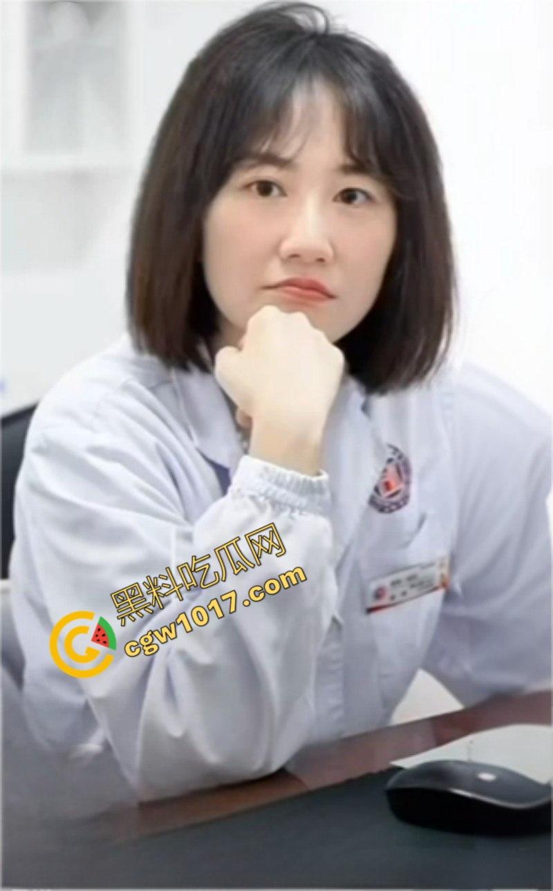 湖南省人民医院副院长【祖雄兵】与眼科女主任【曾琦】偷情视频曝光!职务淫乱,权色交易,家中沙发偷欢,引发全网哗然!-6