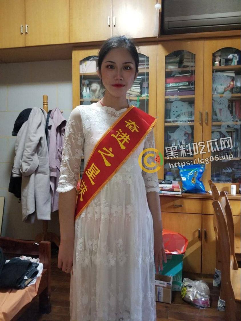 四川自贡大四学生【蒋雯雯】 人前女神学霸 人后骚浪母狗 被主人爆操视频流出-3