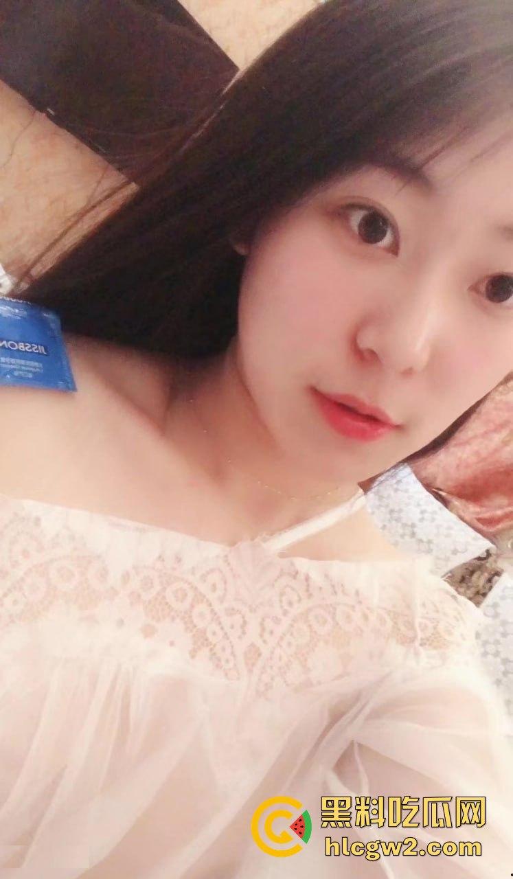 已婚反差小少妇与老公私密日常曝光！口活好得离谱，玩得不小心泚得满脸都是！-4