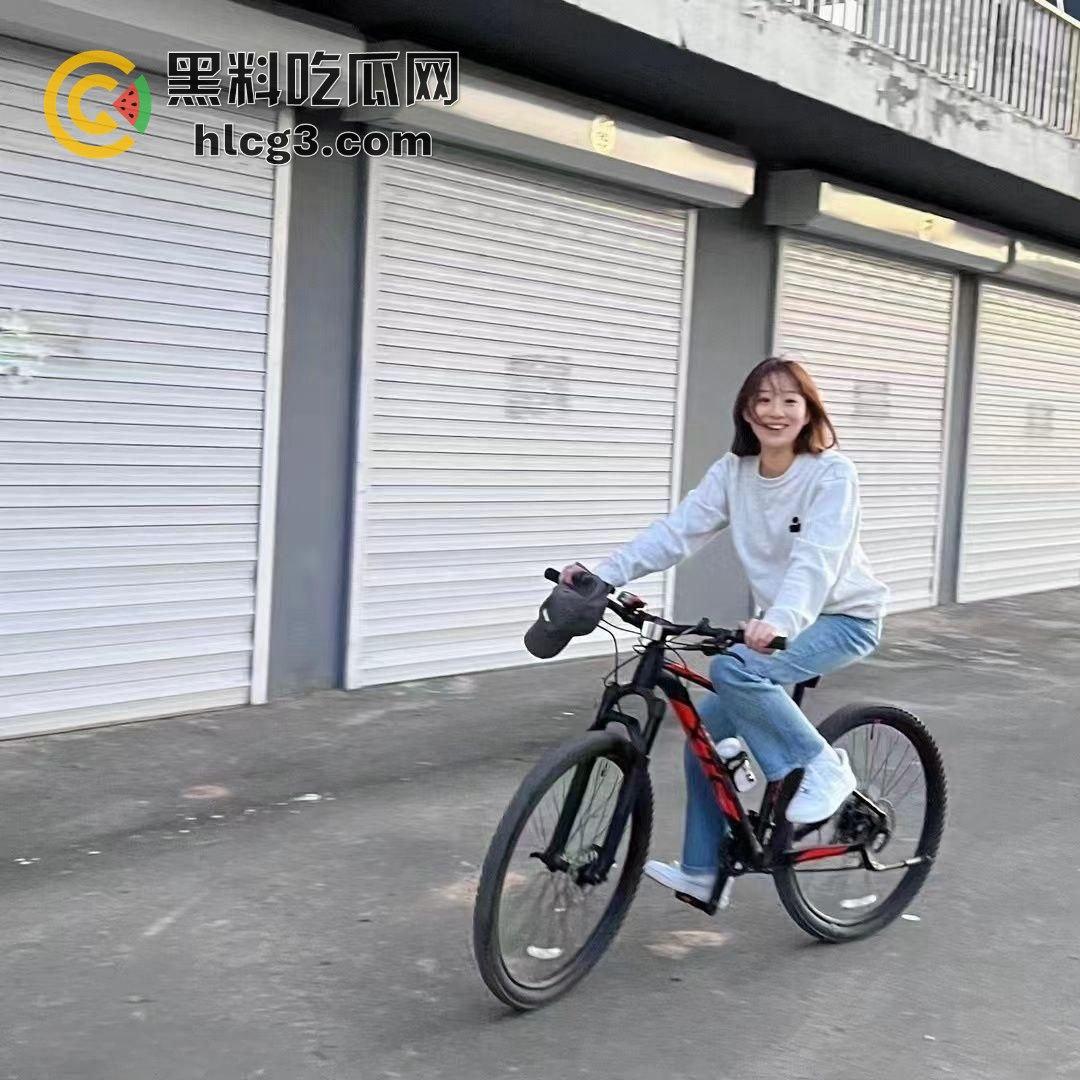 叶璇亲密旅拍视频流出,上海美女与青岛男友激情狂欢,云盘泄密大尺度片段引发轰动!-2