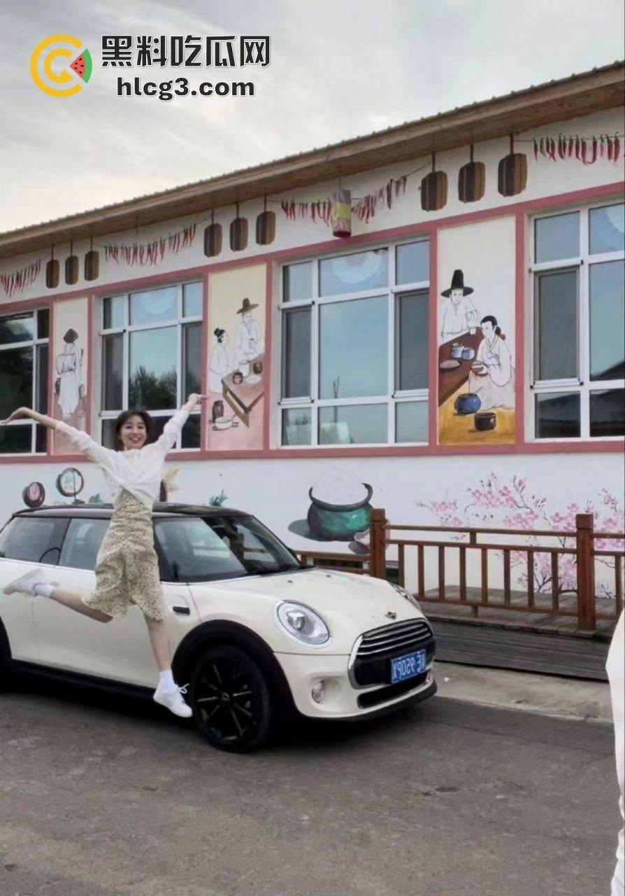 叶璇亲密旅拍视频流出,上海美女与青岛男友激情狂欢,云盘泄密大尺度片段引发轰动!-7