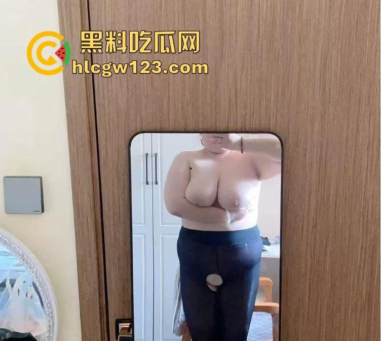 河北人民医院bbw护士【宋嘉嘉】私拍流出 巨乳肥臀 护士中的狂野尤物 用丰满征服金主!-4