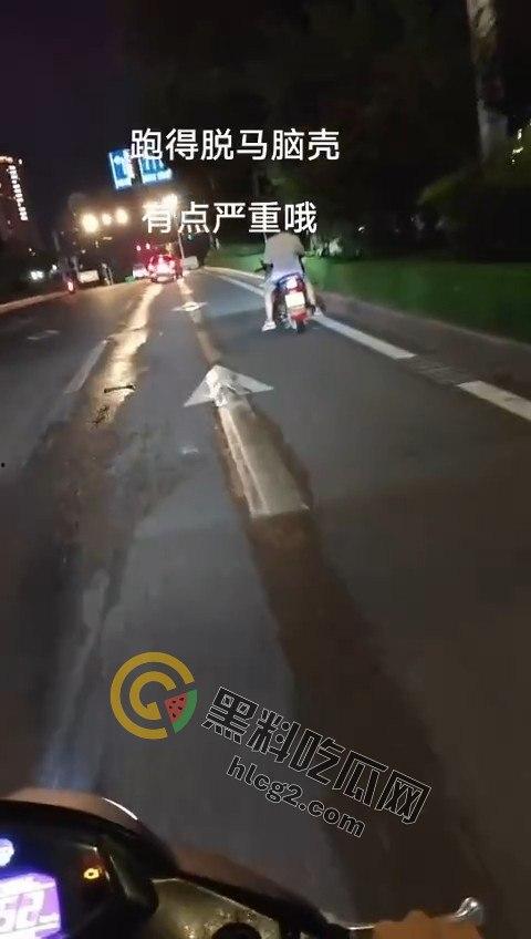 重庆悲剧!21岁外卖小哥电动车没电等救援被撞身亡,肇事司机逃逸后被抓-1