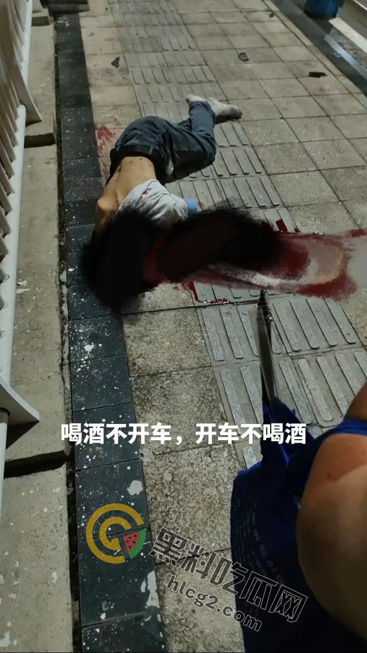 重庆悲剧!21岁外卖小哥电动车没电等救援被撞身亡,肇事司机逃逸后被抓-3