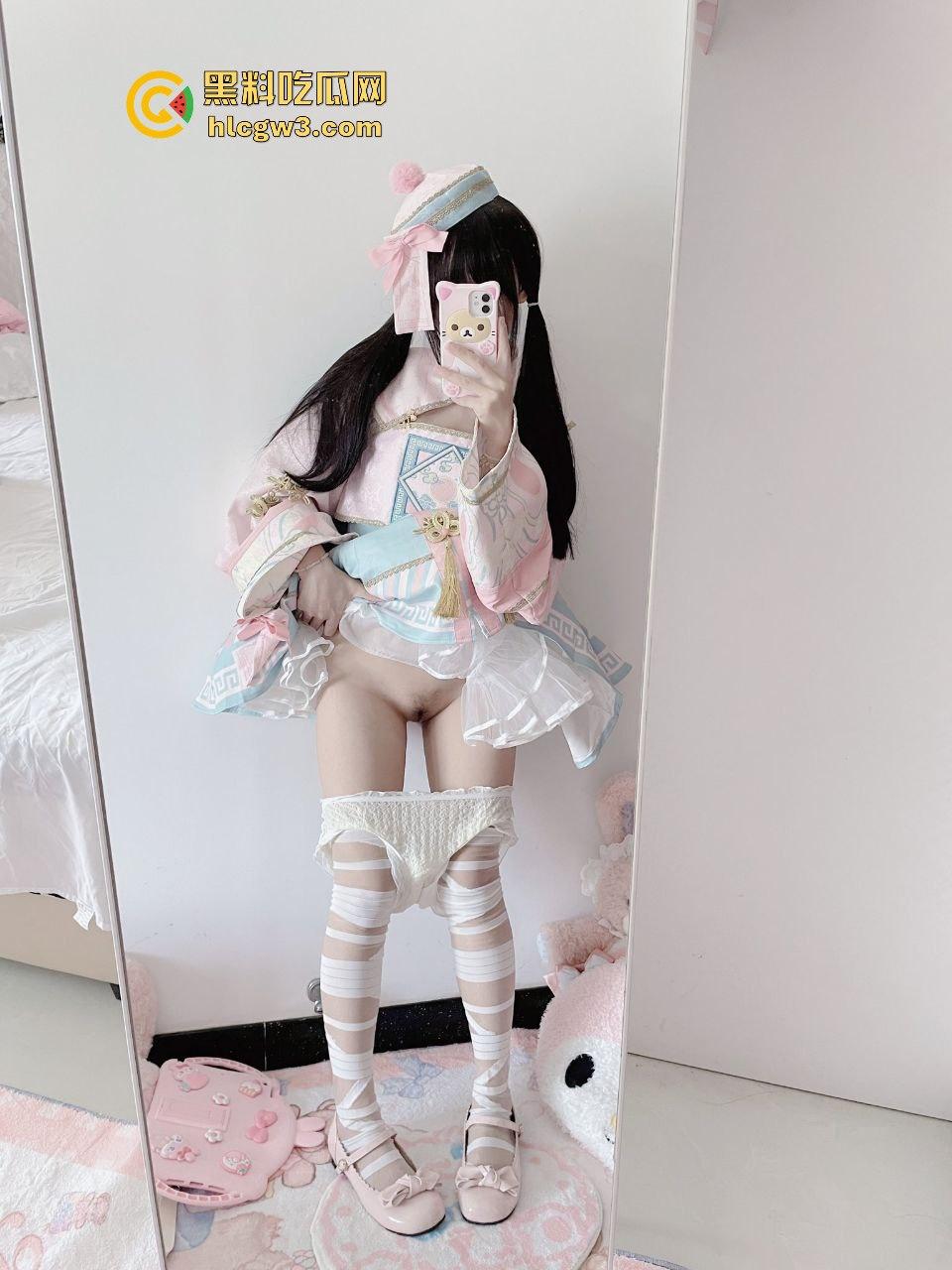 推特极品少萝浙江清纯双马尾【小怡1】，粉嫩白虎粉鲍诱惑满满，青春气息让人顶不住！-6