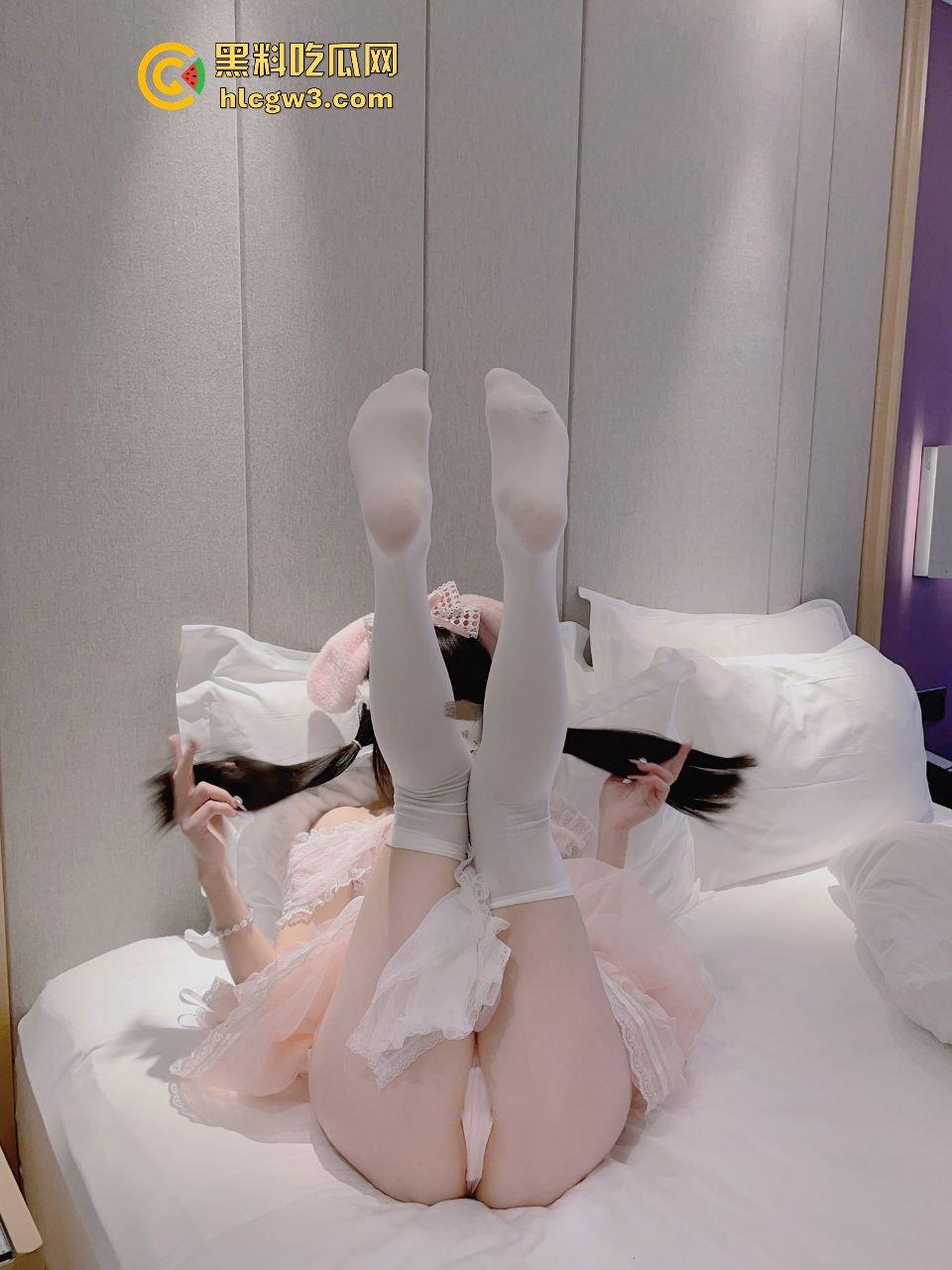 推特极品少萝浙江清纯双马尾【小怡1】，粉嫩白虎粉鲍诱惑满满，青春气息让人顶不住！-27