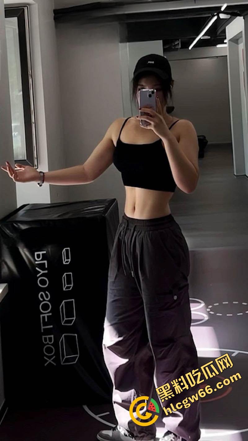 南京情趣店老板娘【王明睿】啪啪视频流出,情趣老板娘边试内衣边撩鸡巴,被后入爆操扇臀抽插爽到浪叫!-5