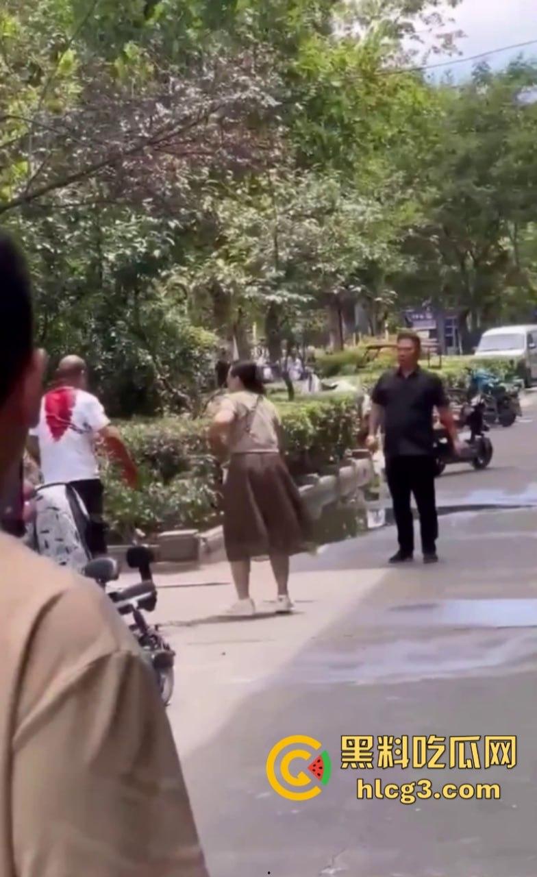 女人惹的祸！河南永城一光头男子被黑衣男子持刀刺伤致死-6