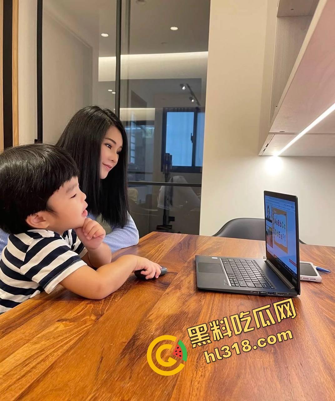 重庆34岁保姆『刘晓琳』带娃做饭都不算啥，黑丝肉丝做爱play姿势花样百出，熟妇味把人拿捏了！-6