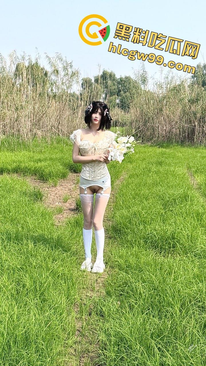 顶级CosG奶萝莉美少女福利姬【煜煜】黑丝性感情趣装裸舞，一线天美鲍榨汁自慰-5