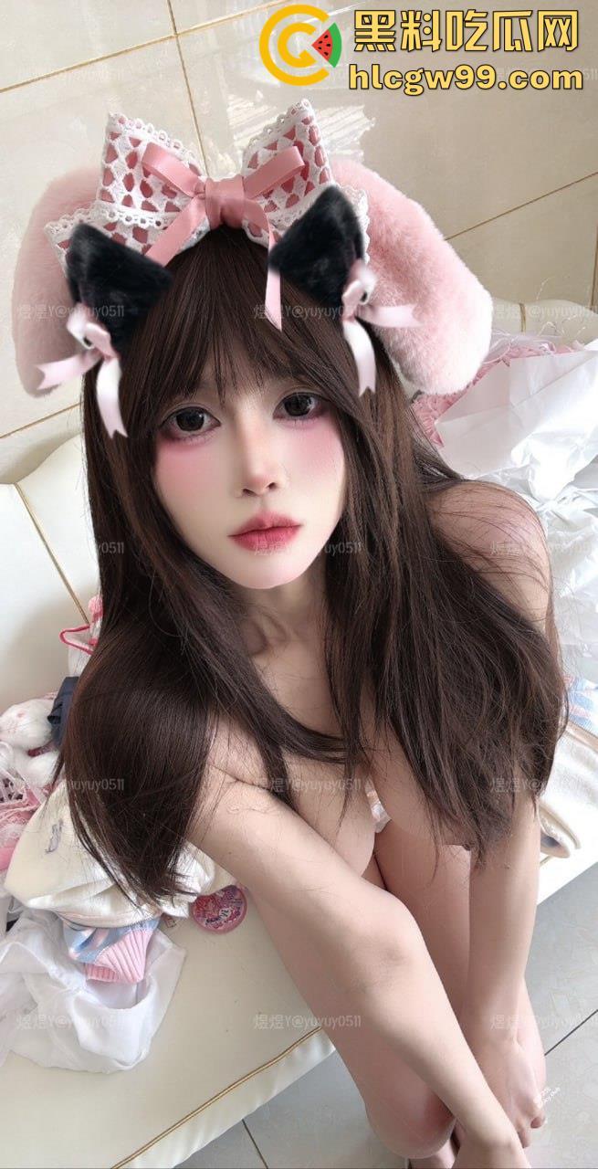 顶级CosG奶萝莉美少女福利姬【煜煜】黑丝性感情趣装裸舞，一线天美鲍榨汁自慰-56