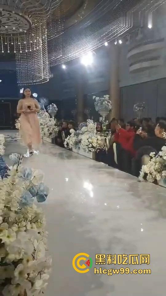 闺蜜比自己胖都嫁出去了,还要当伴娘送戒指,急火攻心气到晕倒,塑料姐妹情太真实了!-1