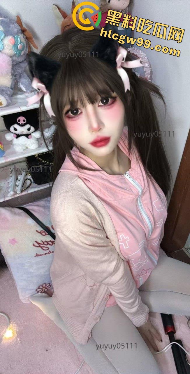 顶级CosG奶萝莉美少女福利姬【煜煜】黑丝性感情趣装裸舞，一线天美鲍榨汁自慰-117