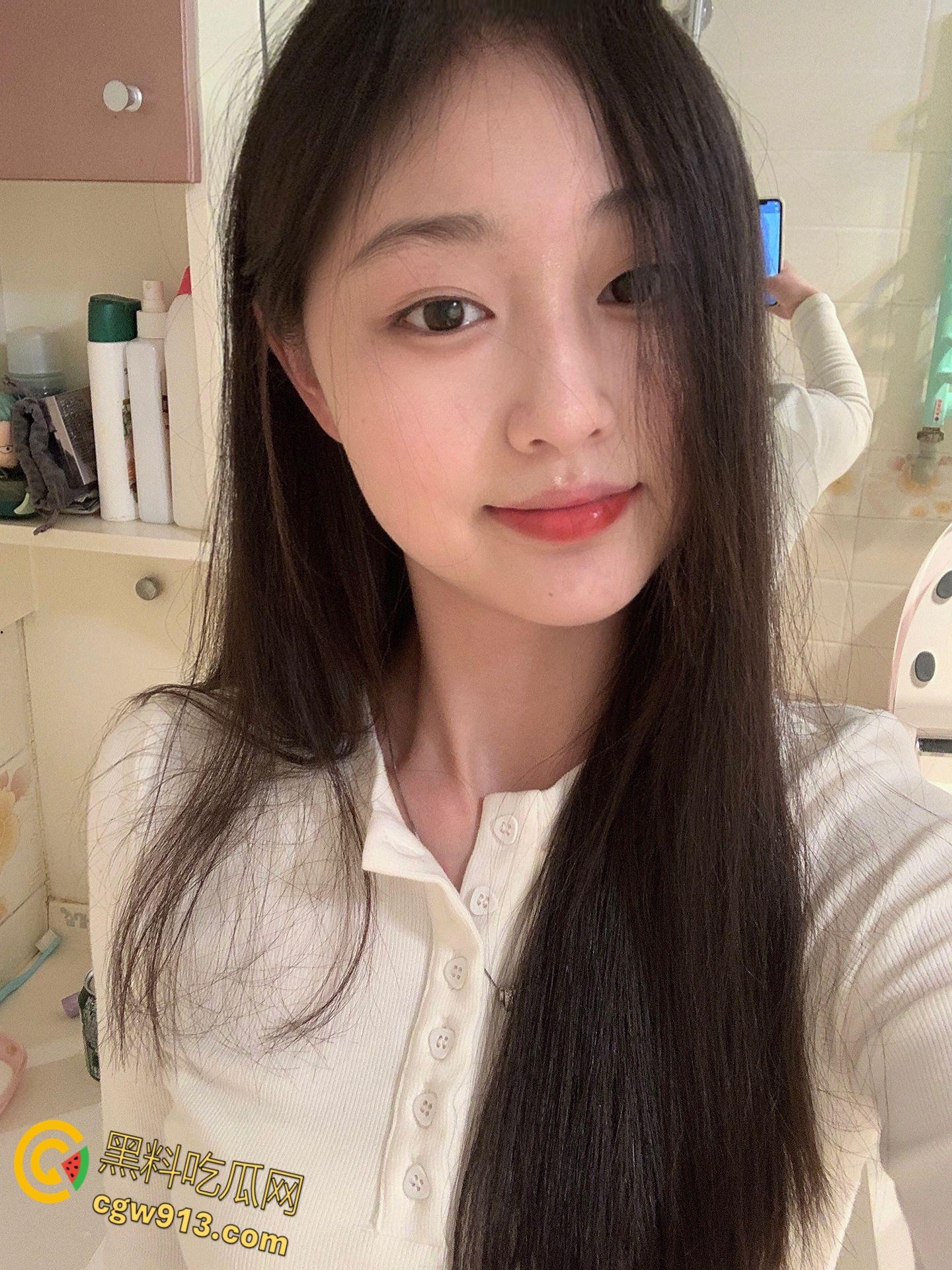 湖北大学极品学妹【陈梓怡】，这颜值妥妥的校花，和男友在酒店肛塞调教，打桩后入爆操反差爆棚 ！-1