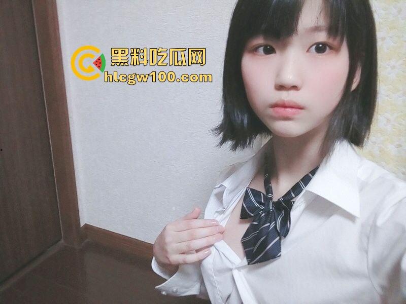 广东清远第一高中清纯反差高三学生【余消琪】调教视频曝光,满脸幼稚脸的高中妹妹,小穴非常粉嫩!-3