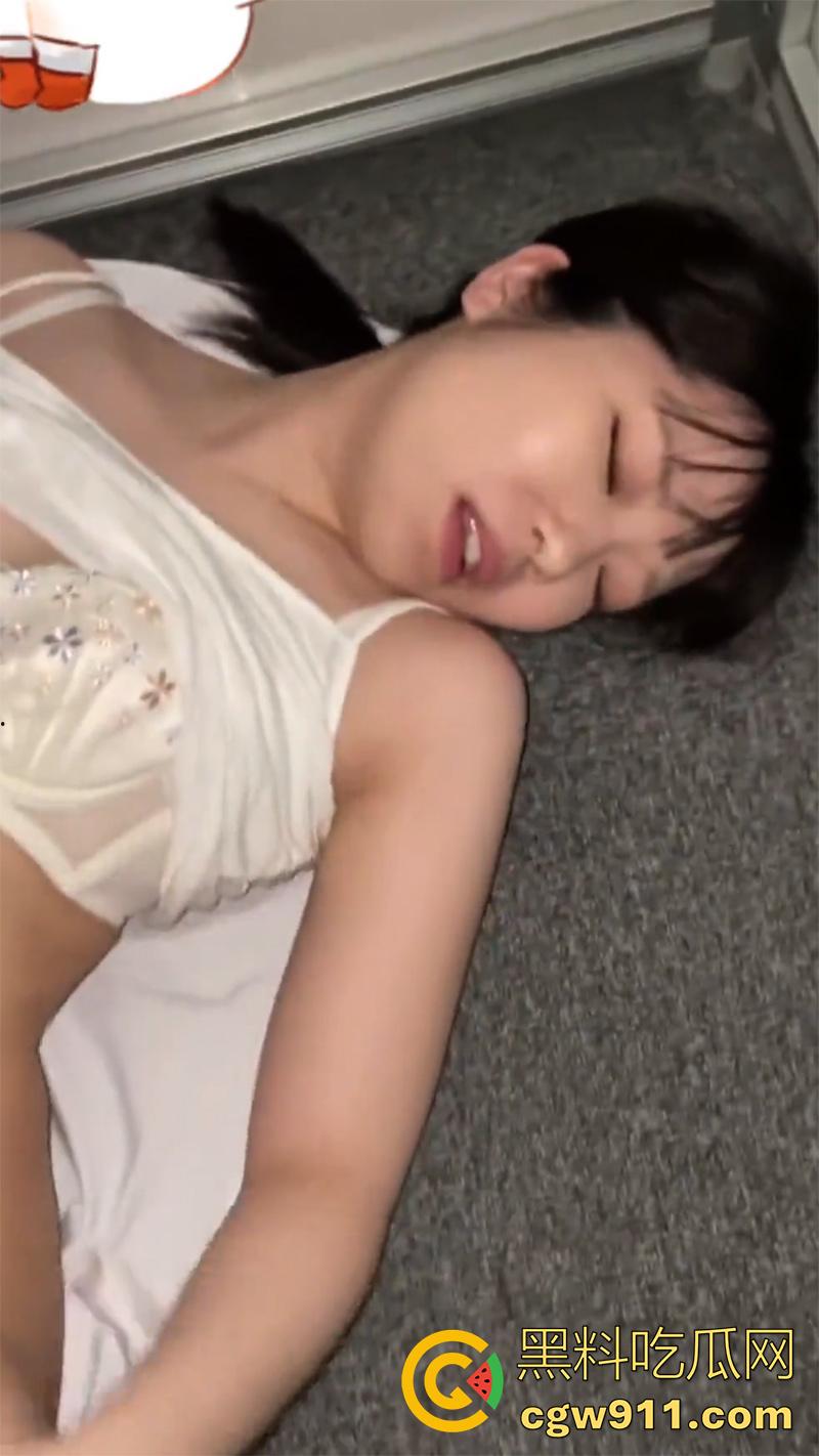 顶级绿帽才是好兄弟!帮兄弟下药灌醉女友,自己录像看着女友被兄弟操,这么漂亮的美女真是白瞎了!-3