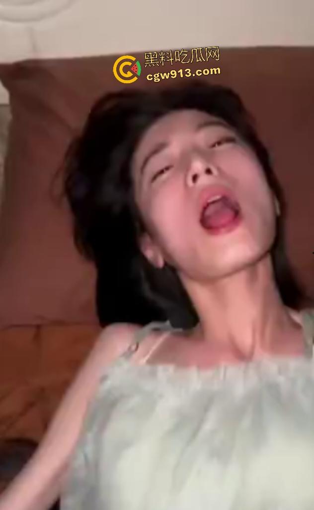 广州大学大三纤纤美女【谢雨】,白天学弟射脸敷精液面膜,晚上学长狂插骚逼,迟早玩松这嫩逼!-7