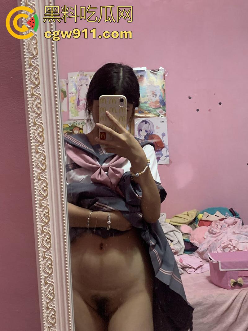 广西柳州极品嫩妹【欢欢】，高颜值美腿尤物，细腰翘臀美乳诱人，居家全裸勾引渴望被包养！-8