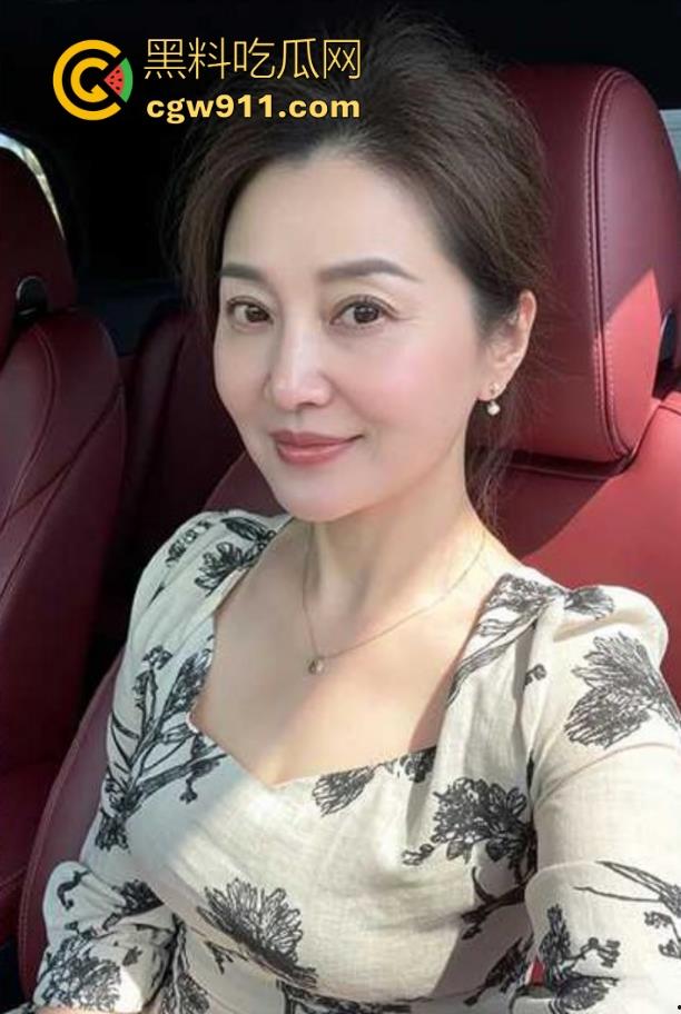 海角大神!母亲节用肉棒孝顺淫妈,咬牙猛干浓精颜射,无套后入花式做爱,母子互玩爽翻天!-5