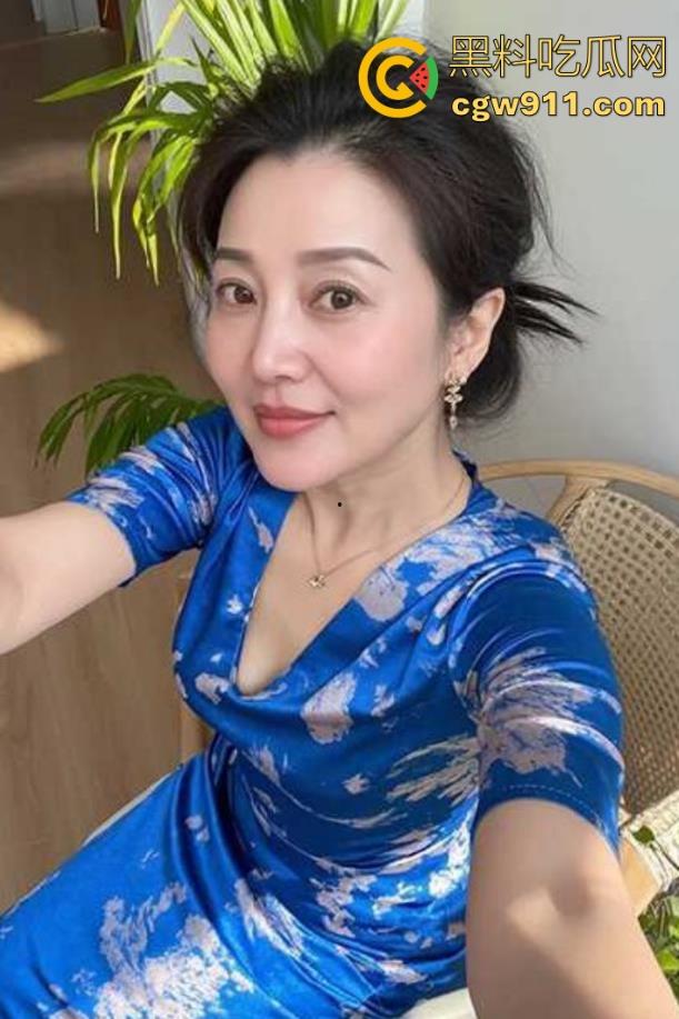 海角大神!母亲节用肉棒孝顺淫妈,咬牙猛干浓精颜射,无套后入花式做爱,母子互玩爽翻天!-6