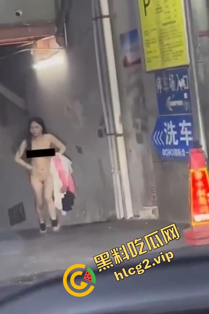 长沙解放西惊现全裸少妇！从地下停车场一丝不挂走上来！是主人的任务还是醉酒闹剧呢？-5