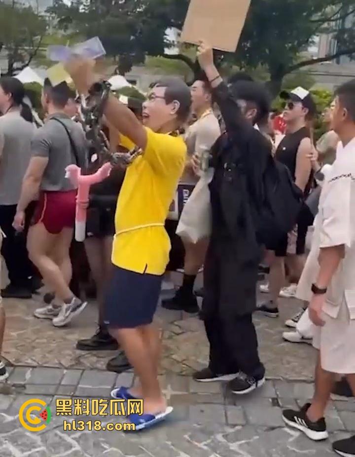 台湾大型同志游行,超过18万人参加,多位gay佬盛装出席,高举牌坊“我就是爱肛交,别叫我停下来”!-9