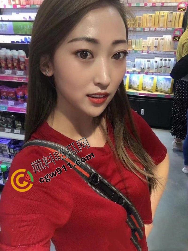 陕西西安极品绿帽夫妻疯狂酒店约炮!娇妻美乳嫩穴被双管齐下,大屌男把骚妻操到浑身颤抖淫水狂流,刺激不已-2