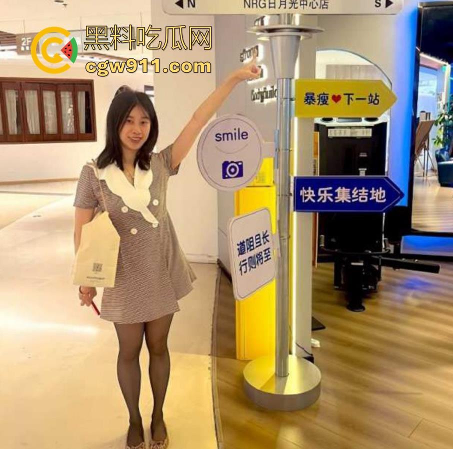 长沙极品大奶少妇【沈雯英】被炮友调教成风骚母狗，露脸口交深喉口爆，良家大奶私下化身极品魅魔勾魂！-1