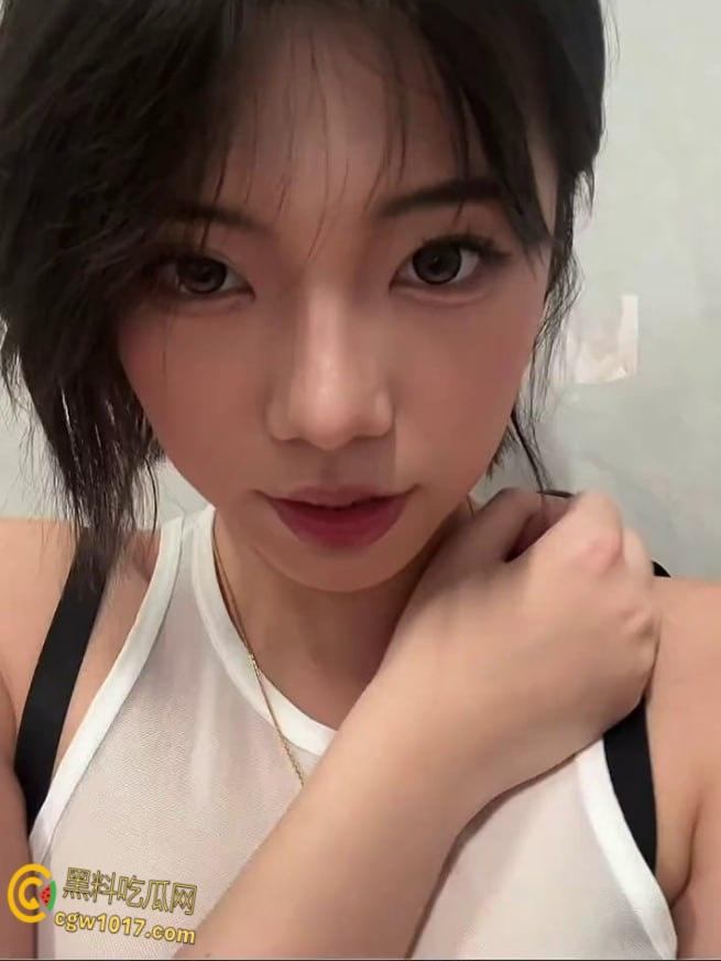 抖音擦边女网红【healerTT】 淫装加身玩假屌插穴,木瓜巨乳随节奏弹跳,堪称福利界性感炸弹!-2