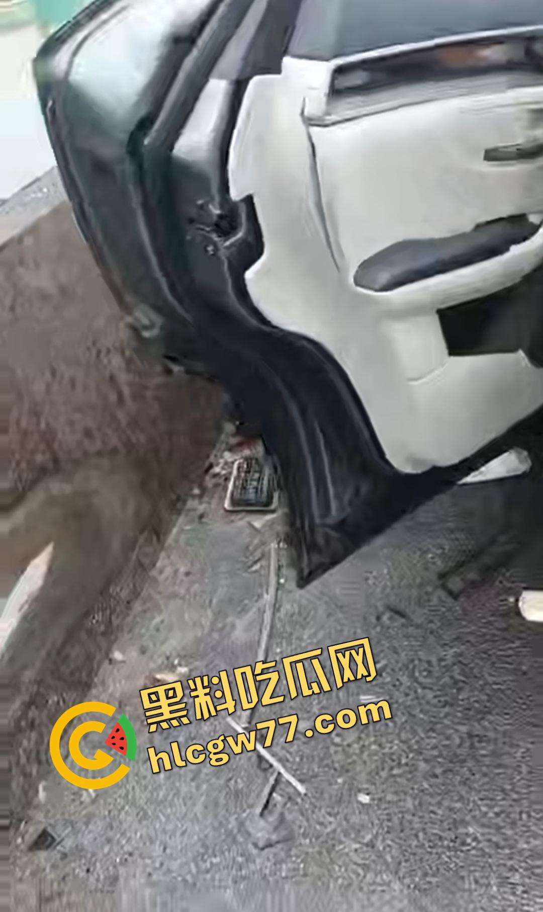 泉南高速惊魂!临桂-灵川段大挂车狂撞四小车,福利路出口变炼狱!-5