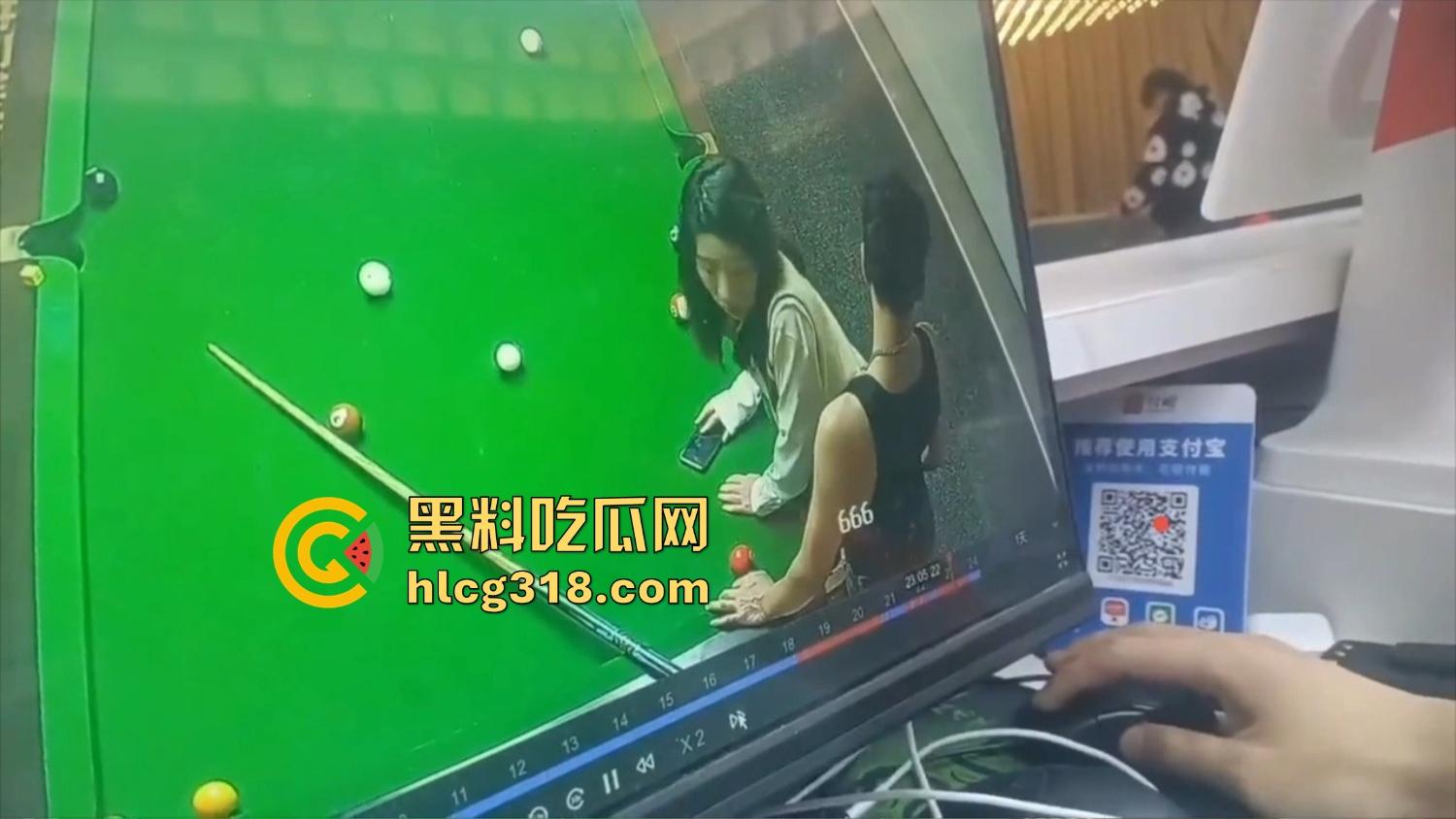 点个陪玩不打球，哥们台球厅现场抠逼上头，老板边抽烟边看监控笑了，抠个逼你也别忘了换手啊！-6