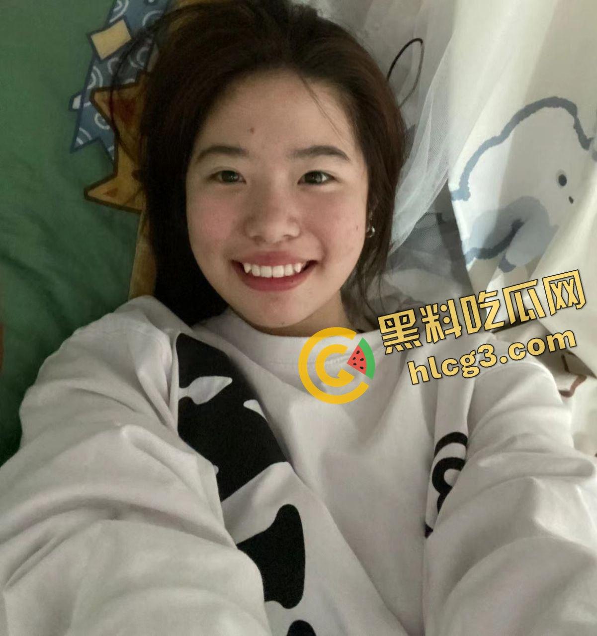 真实曝光!重庆反差高中生『何佳』被对象网调成小母狗 私拍裸露自慰视频被曝光!-2